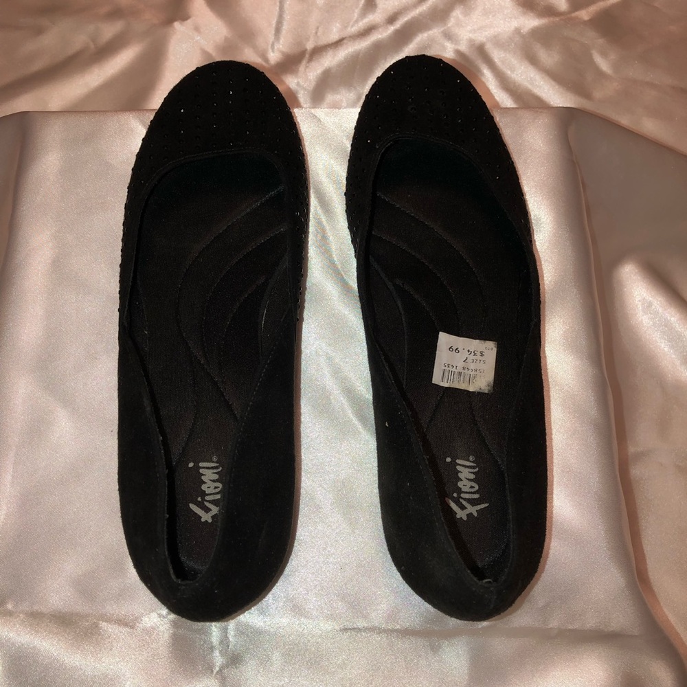 Black ballet flats